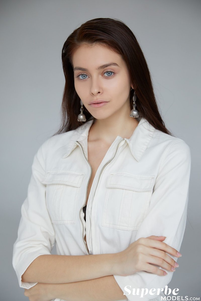 Нина, 18 лет, 0 размер груди